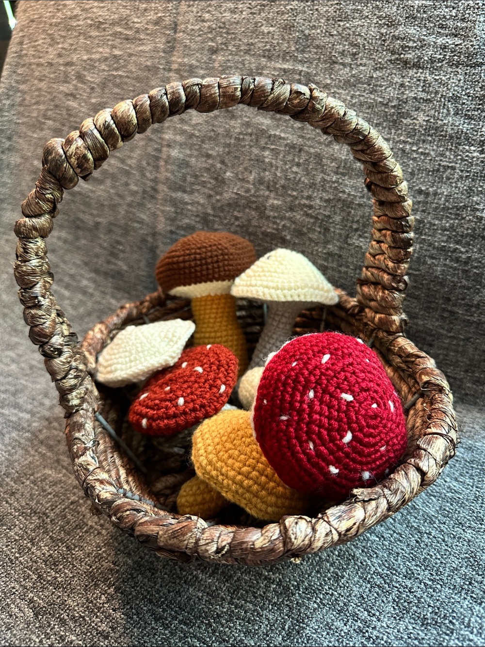 Set of 7 crocheted mushrooms • With basket
